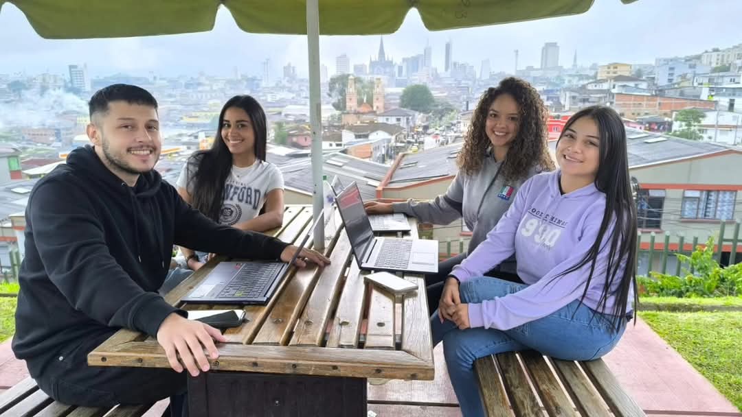 Grupo de estudiantes en Campus